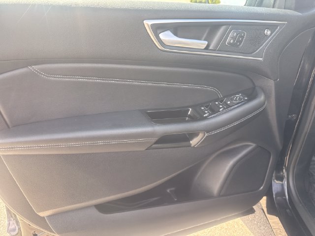 Used 2019 Ford Edge Titanium FWD image 9