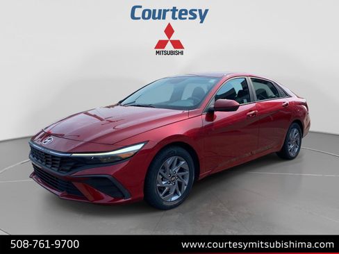 Used 2024 Hyundai Elantra SEL FWD image 1