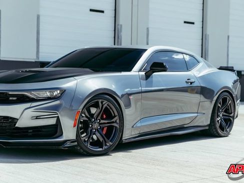 Used 2020 Chevrolet Camaro SS RWD image 46
