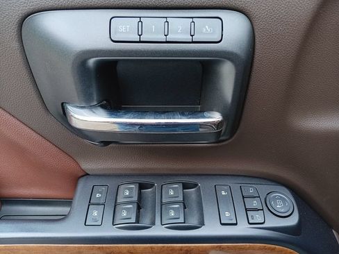 Used 2015 Chevrolet Silverado 1500 High Country w/ High Country Premium Package AWD/4WD image 17