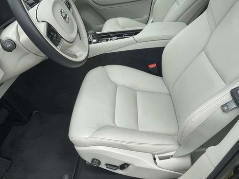 Used 2023 Volvo XC90 B6 Plus AWD/4WD image 13