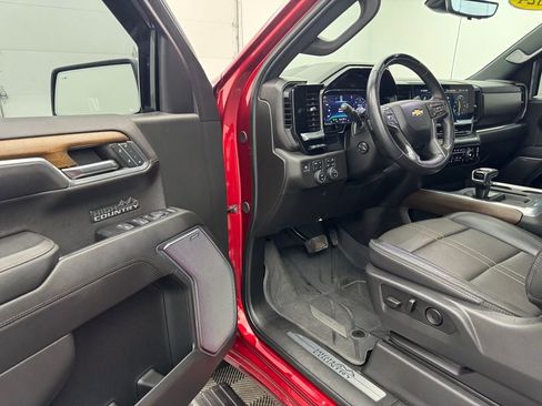 Used 2024 Chevrolet Silverado 1500 High Country AWD/4WD image 17