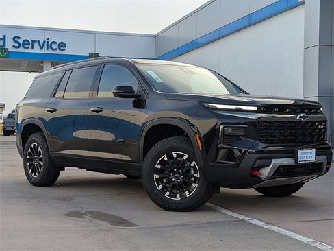 New 2026 Chevrolet Traverse Z71 w/ Enhanced Driving Package image 2