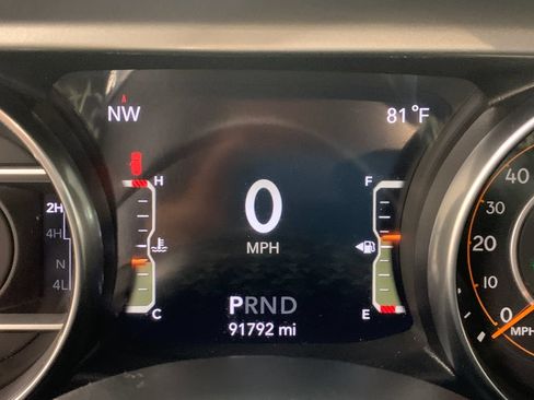Used 2019 Jeep Wrangler Unlimited Sahara w/ Cold Weather Group AWD/4WD image 31