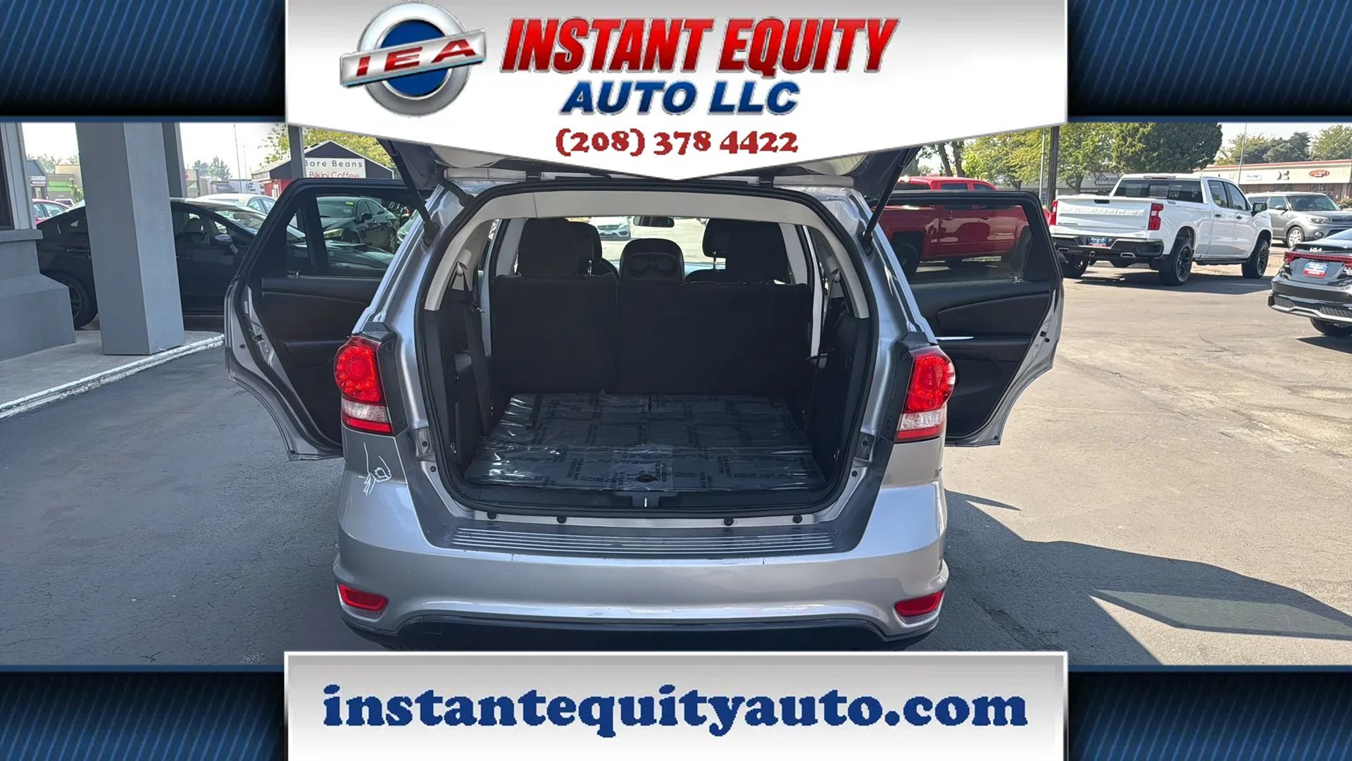 Used 2018 Dodge Journey SXT w/ Connectivity Group FWD image 17