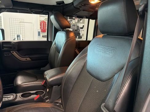 Used 2016 Jeep Wrangler Unlimited Sahara image 15