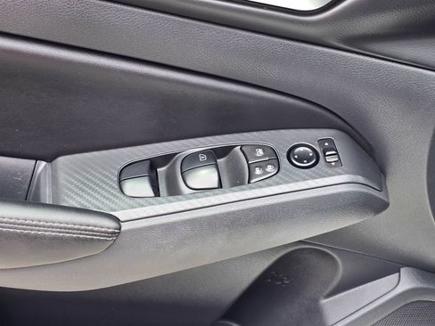 Used 2025 Nissan Altima 2.5 SV FWD image 9
