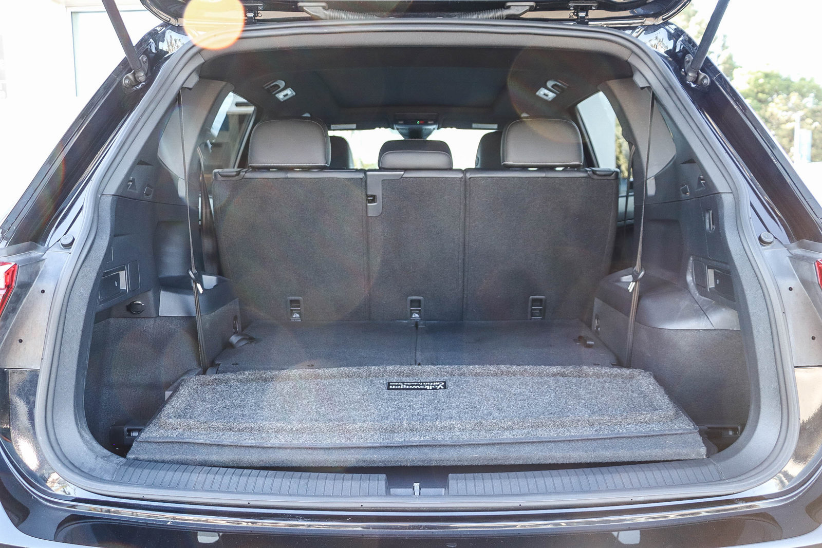 Used 2022 Volkswagen Tiguan SE R-Line FWD image 27