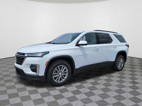 Used 2022 Chevrolet Traverse LT FWD image 2
