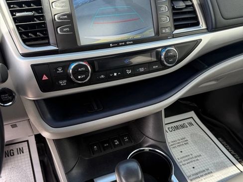 Used 2017 Toyota Highlander XLE AWD/4WD image 15