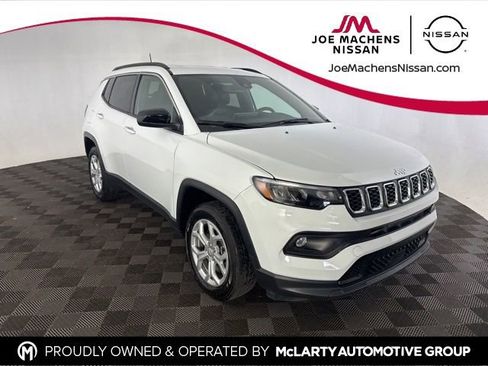 Used 2024 Jeep Compass Latitude AWD/4WD image 1