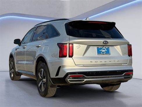 Used 2021 Kia Sorento S image 6