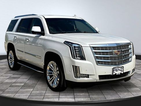 Used 2019 Cadillac Escalade Luxury w/ LPO, Radiant Package AWD/4WD image 3