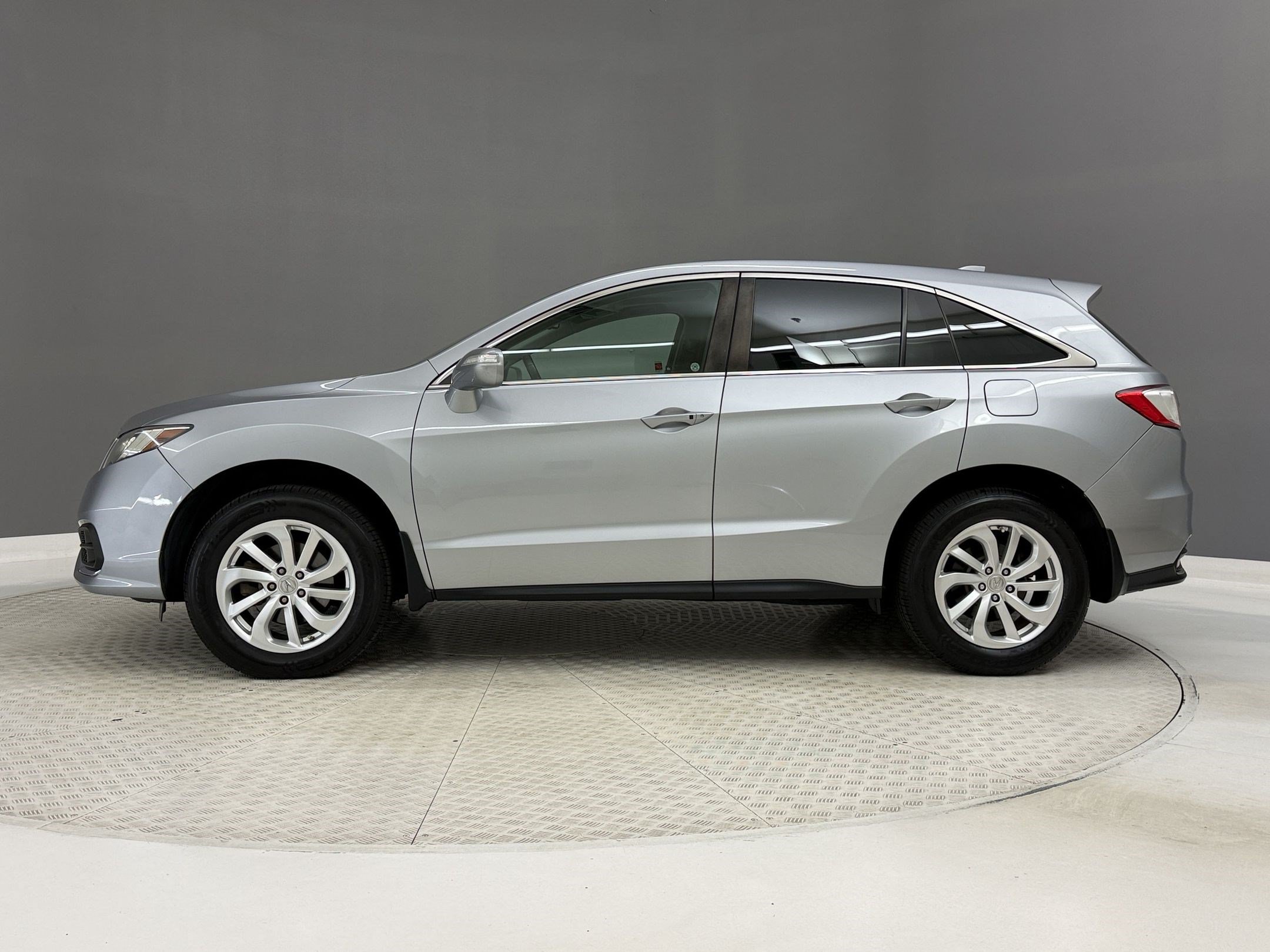 Used 2017 Acura RDX FWD image 2