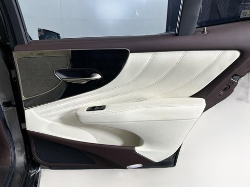 Used 2018 Lexus LS 500 image 32