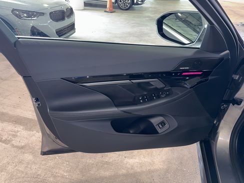 Used 2025 BMW 530i RWD image 17