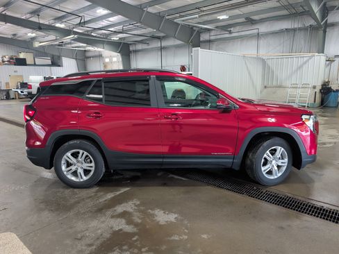 Used 2024 GMC Terrain SLE w/ Driver Convenience Package AWD/4WD image 2