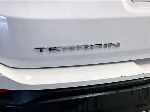 Used 2024 GMC Terrain SLE FWD image 7