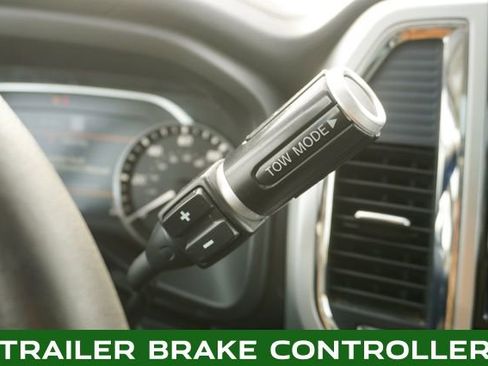 Used 2021 Nissan Titan SL w/ Moonroof Package image 24