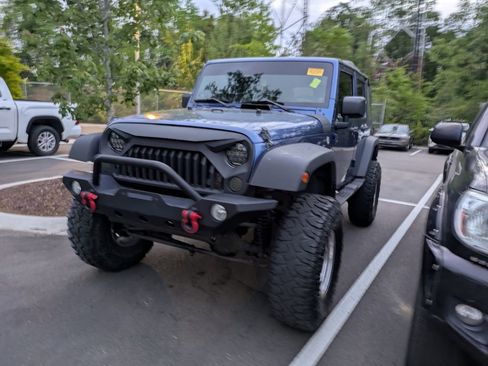 Used 2010 Jeep Wrangler Unlimited Sport image 3