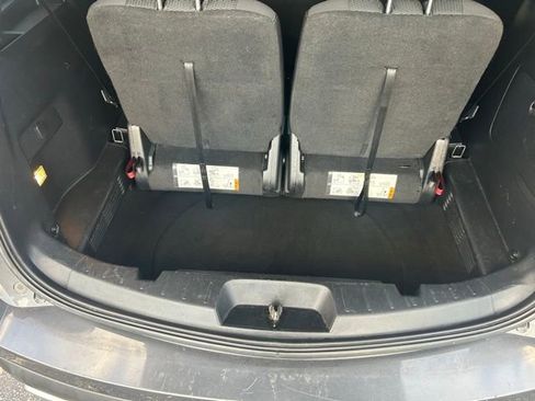 Used 2017 Ford Explorer XLT image 12
