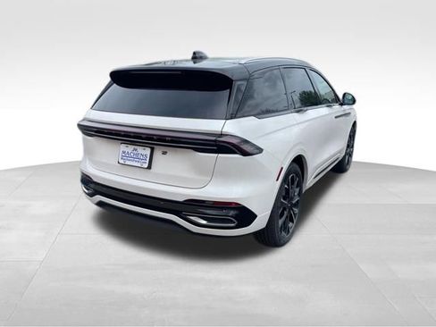 New 2026 Lincoln Nautilus Reserve image 6