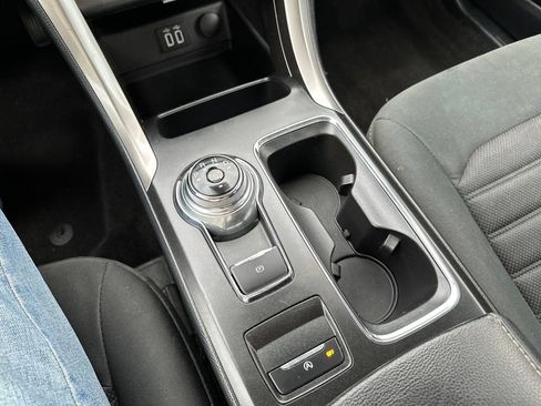 Used 2019 Ford Fusion SE FWD image 30