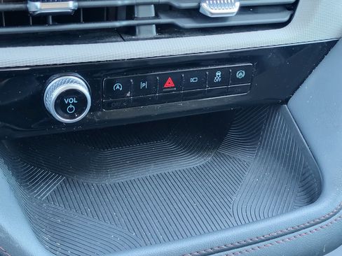 Used 2025 Ford Explorer Active w/ Active Comfort Package RWD image 20