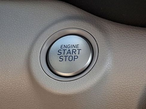 Used 2025 Hyundai Venue SEL FWD image 24