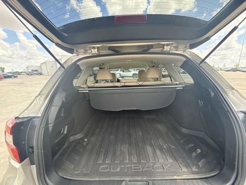 Used 2017 Subaru Outback 2.5i Premium image 14