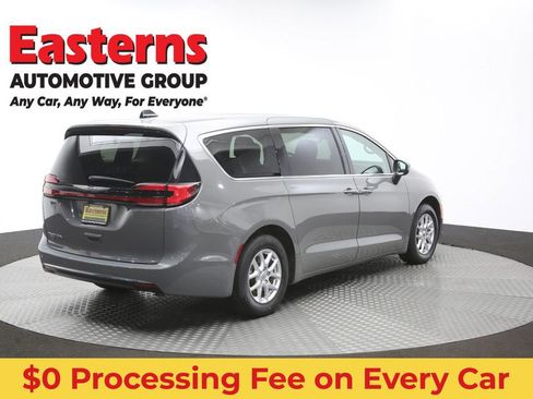 Used 2023 Chrysler Pacifica Touring-L FWD image 43