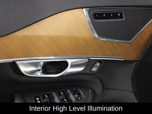 Used 2021 Volvo XC90 T6 Momentum w/ Protection Package Premier image 19