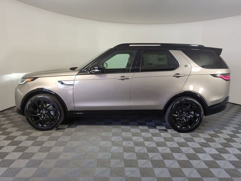 Used 2025 Land Rover Discovery Dynamic SE image 2