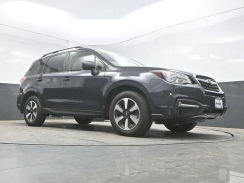Used 2017 Subaru Forester 2.5i Premium AWD/4WD image 32