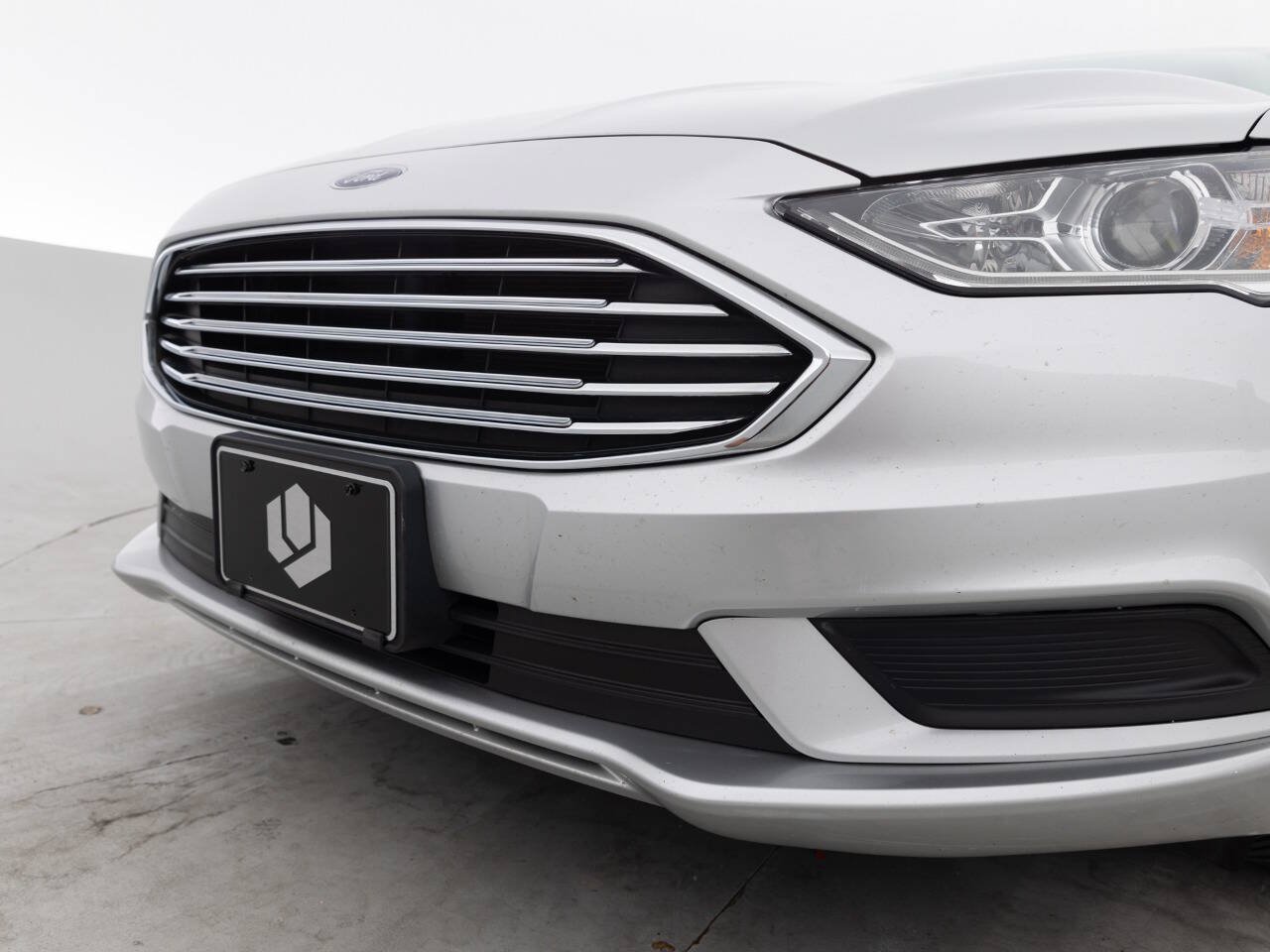 Used 2018 Ford Fusion SE w/ Fusion SE Technology Package FWD image 15
