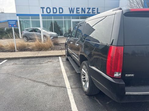 Used 2009 Cadillac Escalade ESV AWD image 7