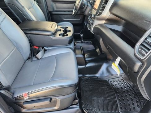 Used 2024 RAM 2500 Tradesman w/ Chrome Appearance Group image 13