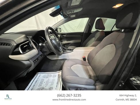 Used 2020 Toyota Camry LE FWD image 11