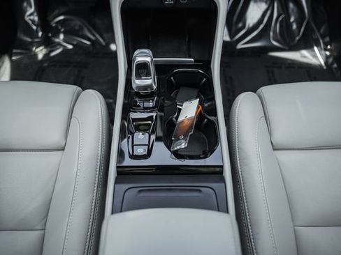 Certified 2024 Volvo XC40 B5 Plus w/ Protection Package Premier AWD/4WD image 29