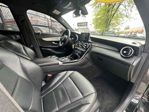 Used 2017 Mercedes-Benz GLC 300 4MATIC w/ Premium 1 Package image 22
