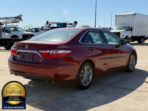 Used 2015 Toyota Camry SE w/ Moonroof Package FWD image 5