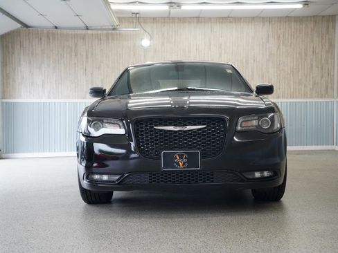 Used 2019 Chrysler 300 S AWD/4WD image 2