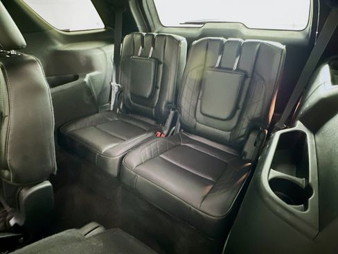 Used 2018 Ford Explorer Platinum AWD/4WD image 30