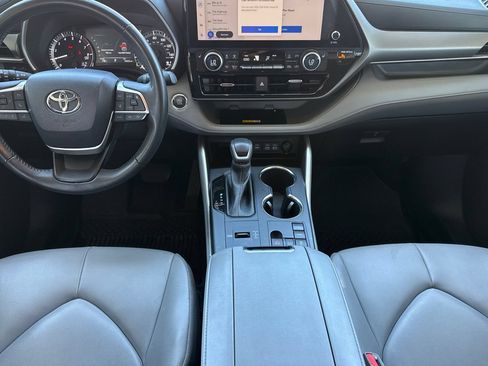 Used 2023 Toyota Highlander XLE FWD image 21