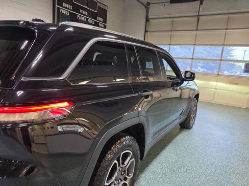 Used 2022 Jeep Grand Cherokee Trailhawk w/ Luxury Tech Group III AWD/4WD image 8