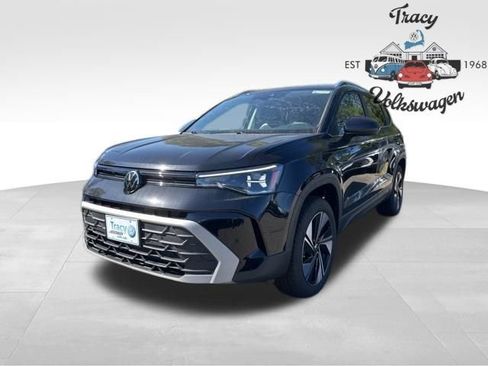 New 2025 Volkswagen Taos SE image 3