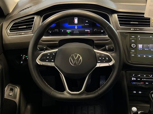 Certified 2024 Volkswagen Tiguan SE w/ Panoramic Sunroof Package FWD image 20
