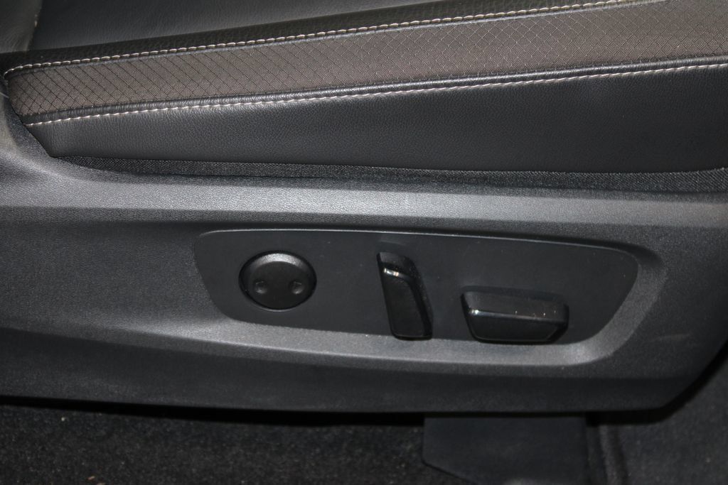 Used 2025 Nissan Pathfinder SL FWD image 24