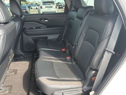 Used 2023 Nissan Pathfinder SL AWD/4WD image 13