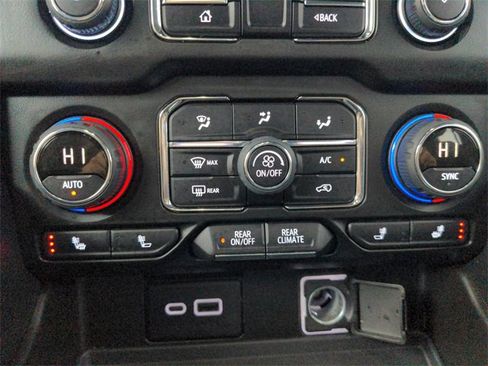 Used 2021 Chevrolet Suburban RST image 33